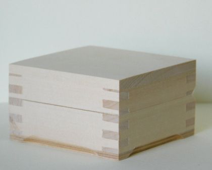 Дървена кутия -  9,00 х 9,00 х 4,50 см