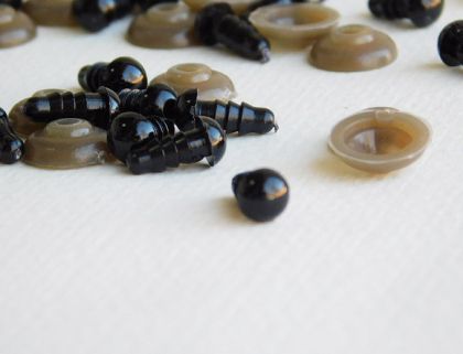 Стъклени очички за кукли на винт - Черни - 20 бр.- 8 мм.