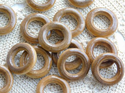 Дървена халка Кафяво лак - 2 см - 5 бр.