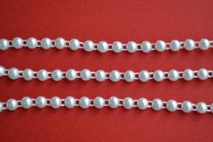 Наниз полусферични перли - Бяло - 6,00 мм - 1м.