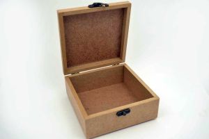 Кутия - 15,00 х 15,00 х 7,00 см.