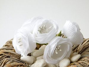 Букет цветя от плат с тичинки - Бяло  - 6 бр.