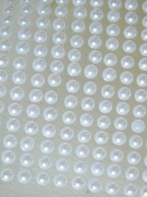 Полусферични самозалепващи перли - Бяло - 252 бр