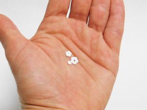 Мини Цвятя - Бяло - три размера - 210 бр.