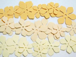 Цвятя - Жълто - три размера - 24 бр