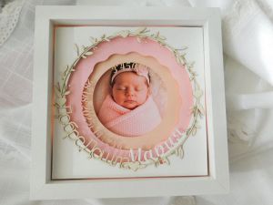 Персонализирано пано за новородено момиченце - 20 х 20 х 4 см