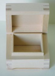 Дървена кутия - малка -  6,50 х 6,50 х 4,00 см