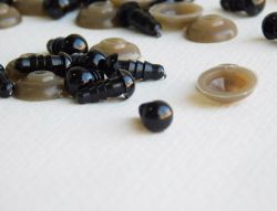 Стъклени очички за кукли на винт - Черни - 20 бр.- 8 мм.