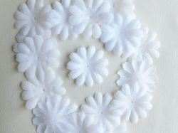 Цветя от плат - Бяло - 24 бр.