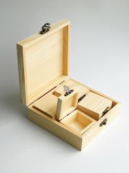 Дървена кутия с 4 малки кутийки ( бебешки съкровища ) - 15,30 х 15,30 х 5,50 см