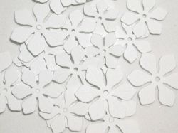 Цвятя - Бяло - три размера - 24 бр