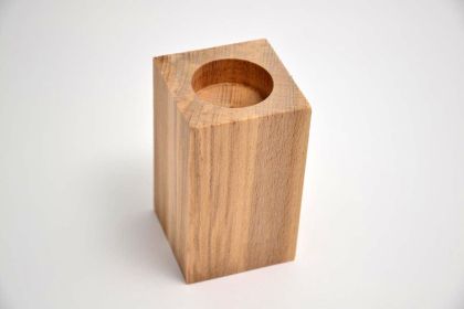 Свещник - 5,50 х 5,50 х 10,00 см.