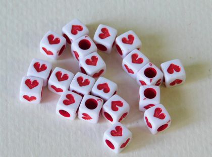 Мъниста за нанизване - Кубче Love - 20 бр