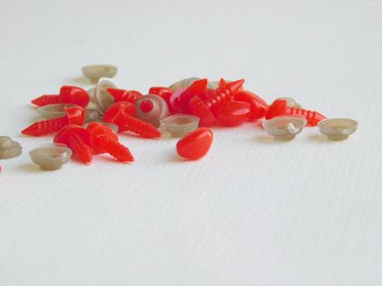 Нослета за кукли на винт - Червени - 20 бр.- 9 мм.