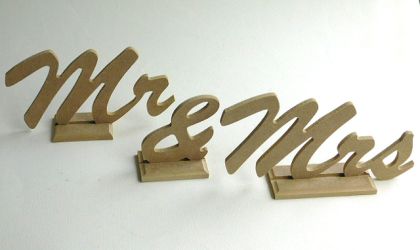 Сватбен надпис с поставки - Mr & Mrs