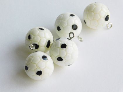 Футболна топка - 1 бр.