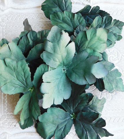 Листа - Големи Тъмно зелено - 12 бр.