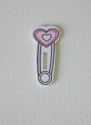 Елемент за декорация от дърво - Безопасна игла - розово - 1 бр.