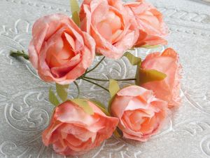 Рози - Корал с органза - 6 бр
