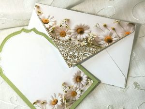 Комплект плик с вложка - Светло зелено Маргаритки - 15,70 х 10,00 см